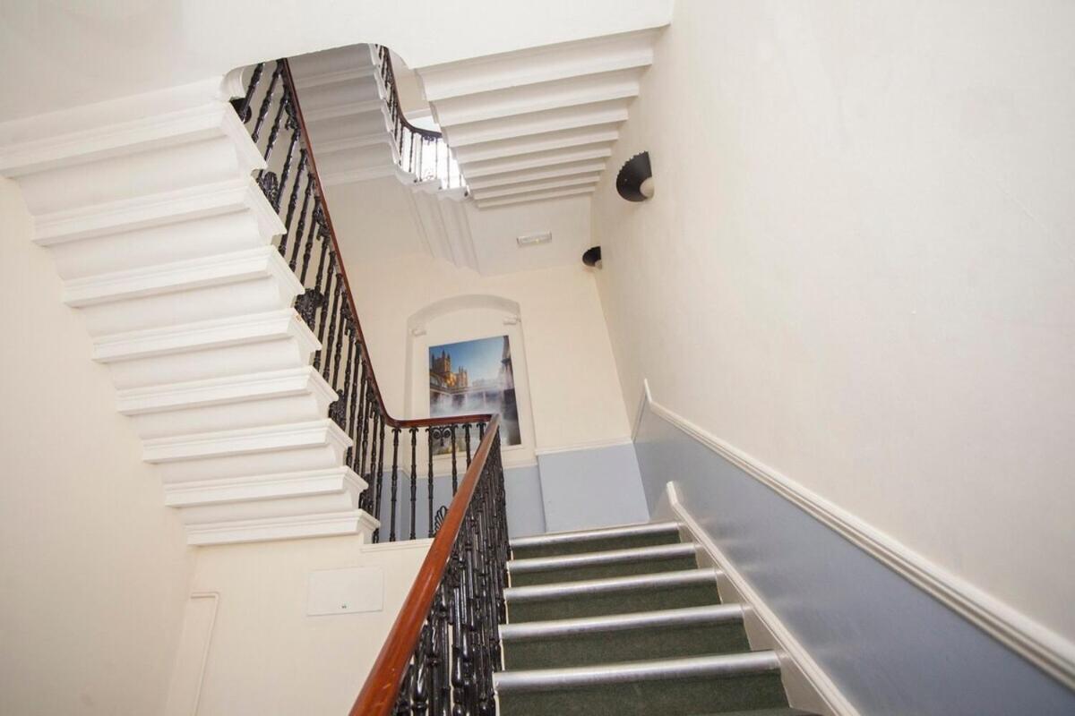 Stylish City Centre Apartment - Bath Eksteriør bilde