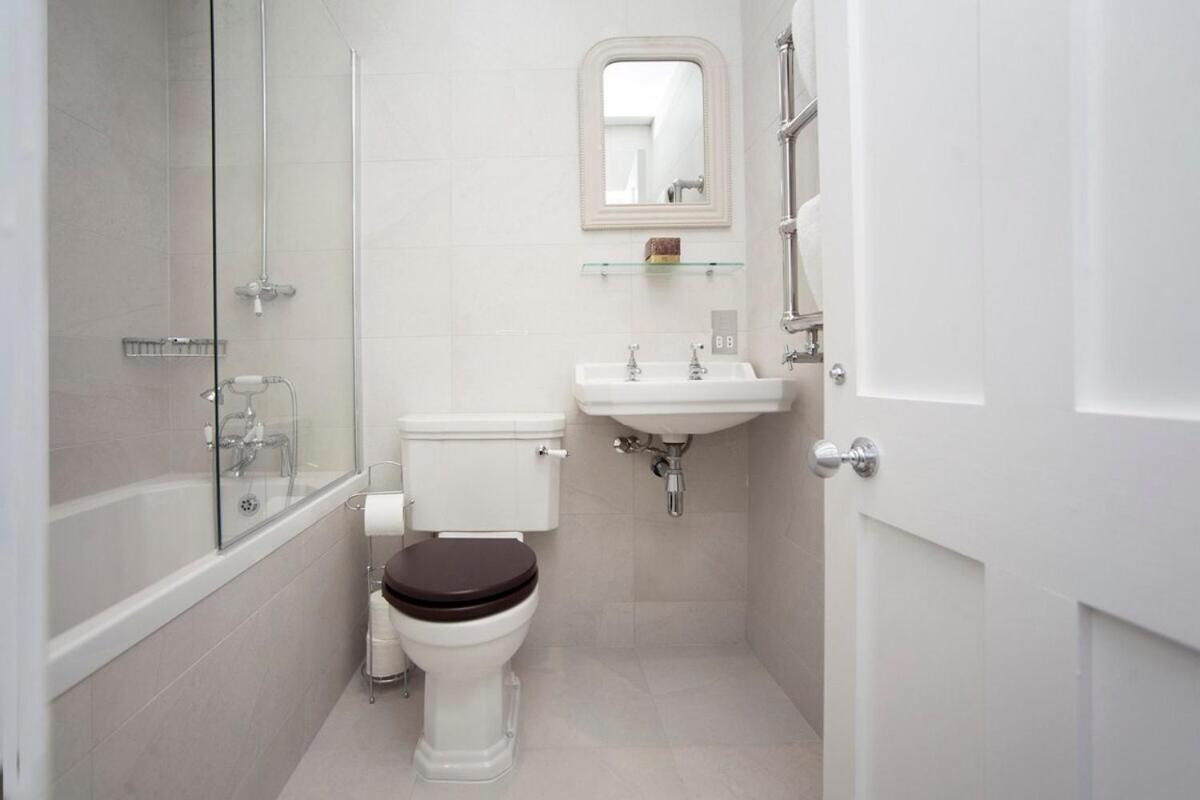 Stylish City Centre Apartment - Bath Eksteriør bilde