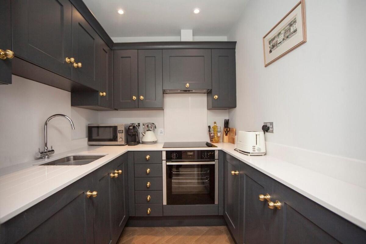 Stylish City Centre Apartment - Bath Eksteriør bilde