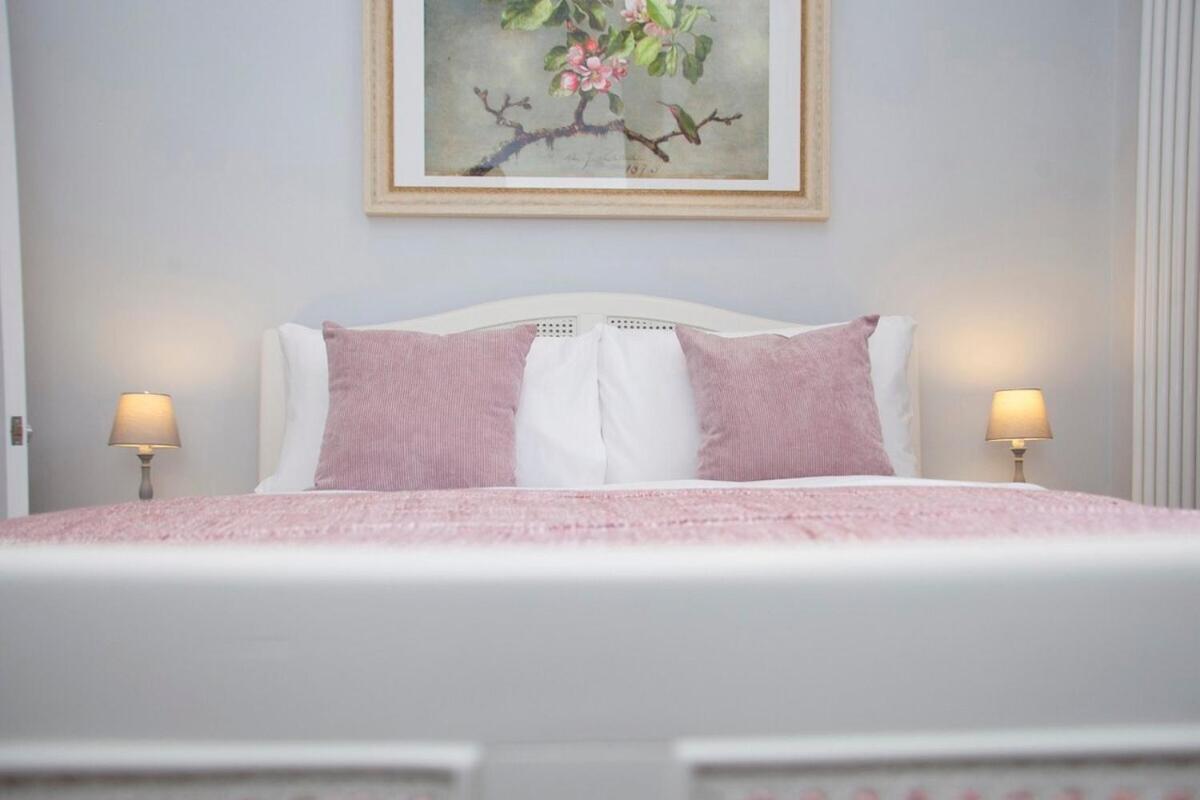 Stylish City Centre Apartment - Bath Eksteriør bilde
